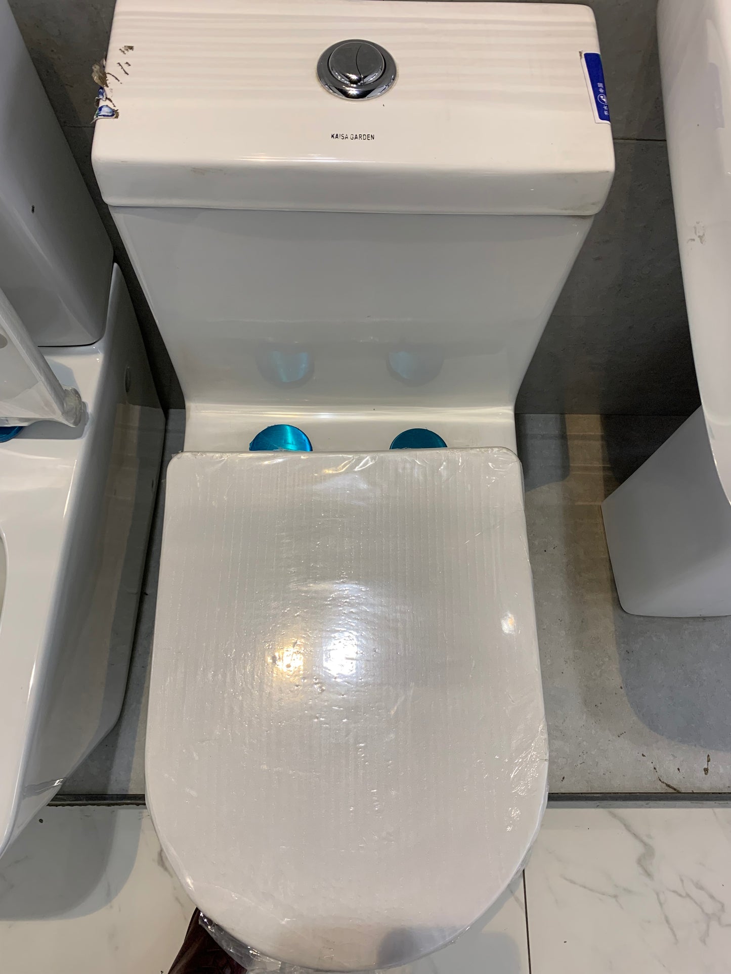 Ceramic Oval shaped toilets