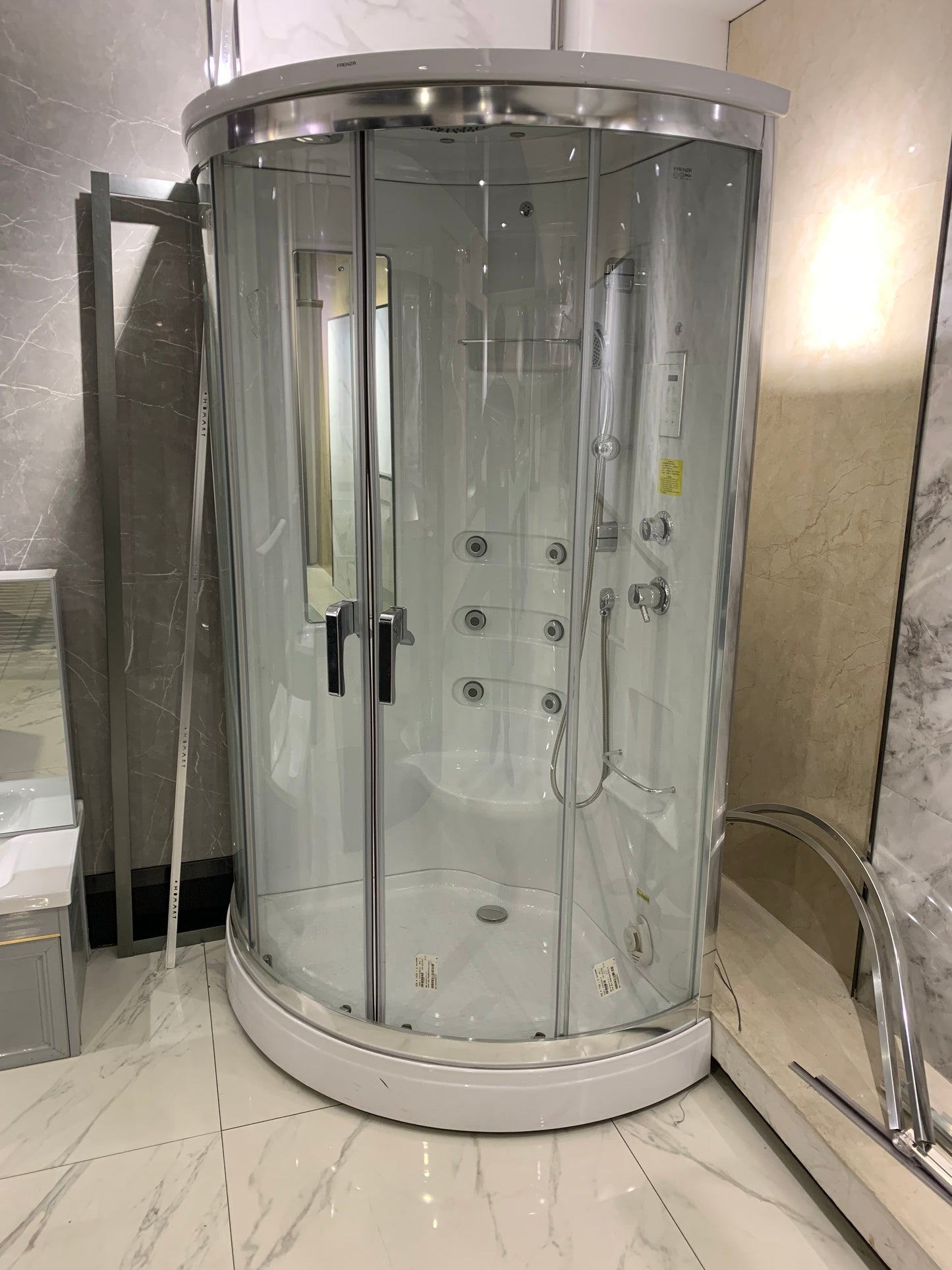 Shower cubicle with a massage